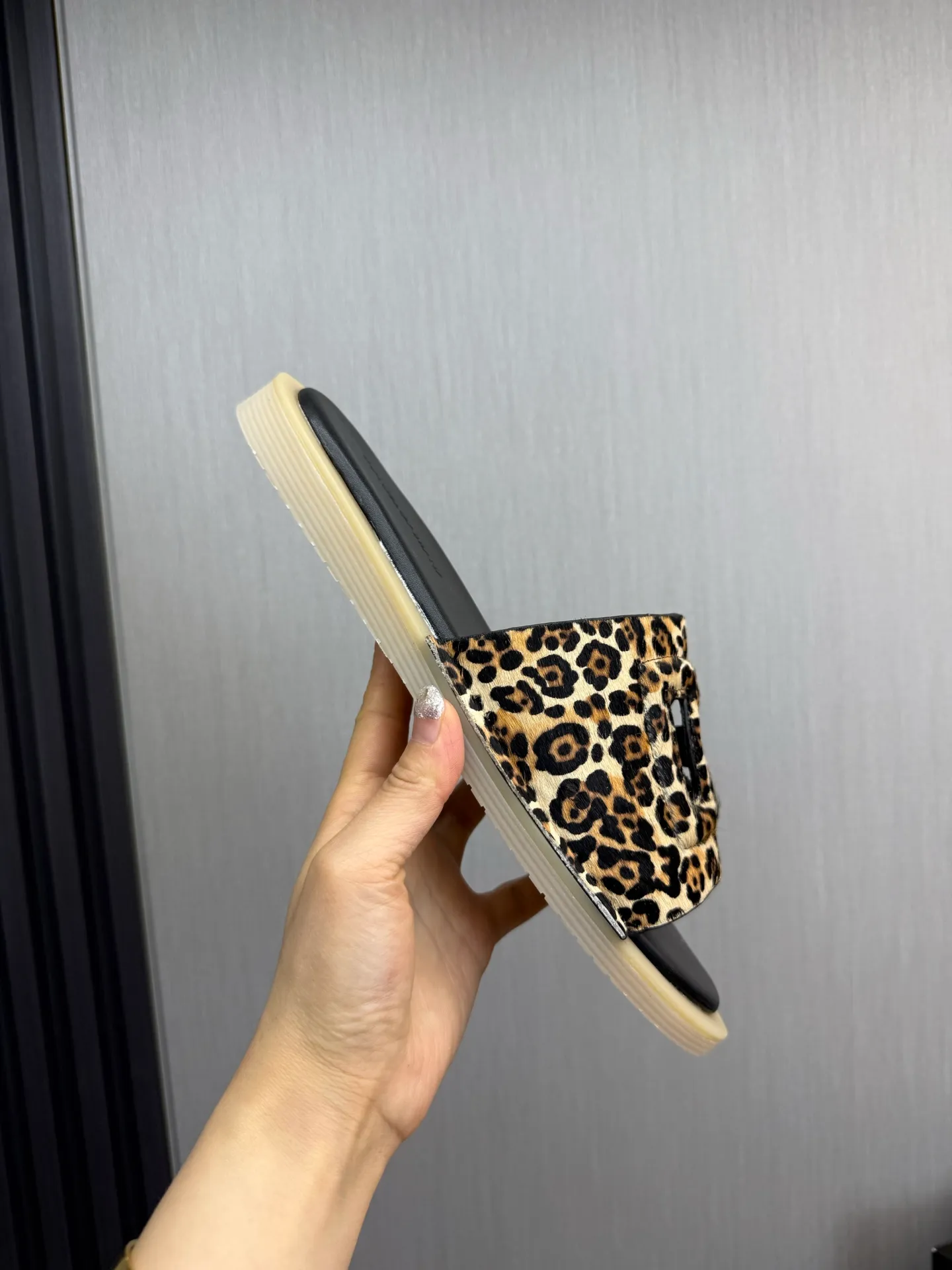 Men's men's shoes💰340💰Dolce & gabbana (DG) official website synchronized new slippers💥Fashion hot models: 1 exclusive mold opening✅Unique brand style logo upper💥Original private mold outsole✔️36-44 (45 customized, non-refundable)